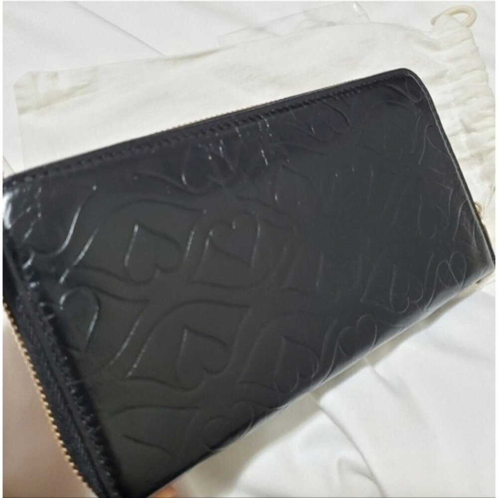 See by Chloé Embossed Heart Patent Zip Around Wallet Black Charm